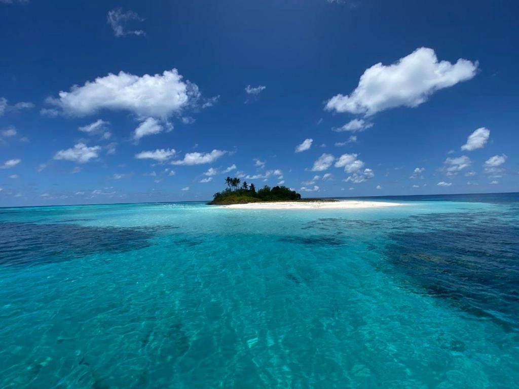 Rasdhoo island lagoon